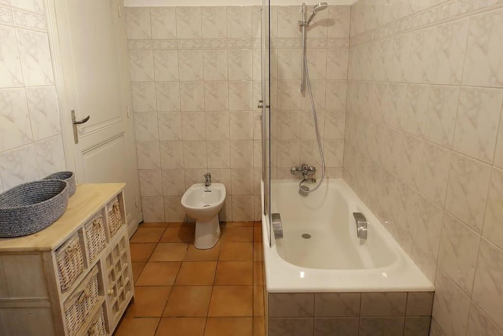 Monestier  Entre Pierre Et Vigne - Charming Former Winery Farmhouse With Hot Tub & Swimming Pool מראה חיצוני תמונה